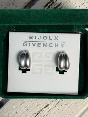 Vintage Givenchy Bijoux Silver-Tone Clip-On Earrings ✨